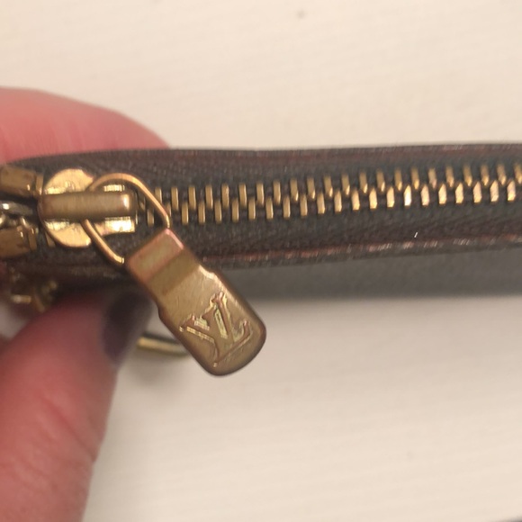 Authentic Louis Vuitton Key Pouch - Classic Monogram canvas - Picture 4 of 7